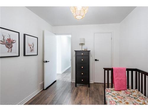 30 Bristol Street, Hamilton, ON - Indoor Photo Showing Bedroom