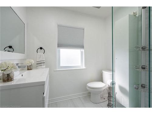 30 Bristol Street, Hamilton, ON - Indoor Photo Showing Bathroom