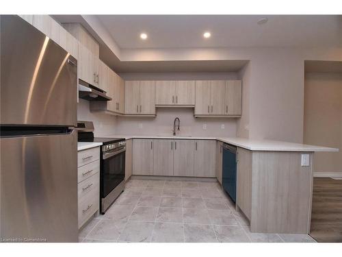 85-677 Park Road N, Brantford, ON - Indoor Photo Showing Kitchen