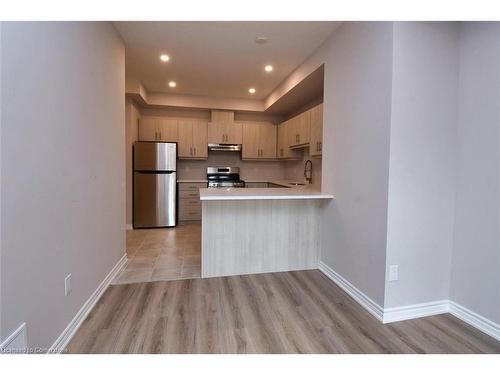 85-677 Park Road N, Brantford, ON - Indoor Photo Showing Kitchen