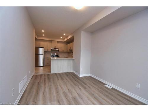 85-677 Park Road N, Brantford, ON - Indoor Photo Showing Kitchen