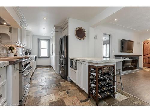 1041 Plains View Avenue, Burlington, ON - Indoor Photo Showing Kitchen With Upgraded Kitchen