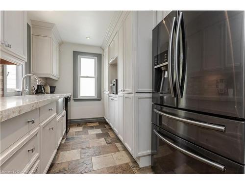 1041 Plains View Avenue, Burlington, ON - Indoor Photo Showing Kitchen