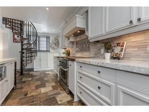 1041 Plains View Avenue, Burlington, ON - Indoor Photo Showing Kitchen