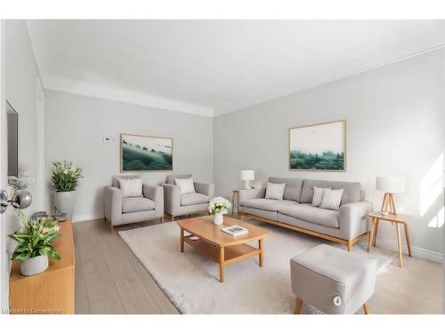 115 Lancaster Street W, Kitchener, ON - Indoor Photo Showing Living Room