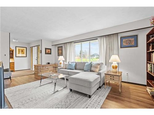 1408 Edgewood Road, Hamilton, ON - Indoor Photo Showing Living Room