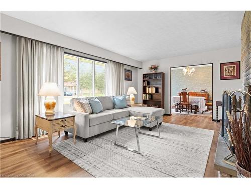 1408 Edgewood Road, Hamilton, ON - Indoor Photo Showing Living Room