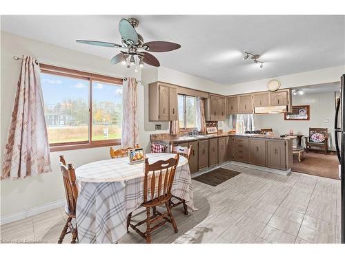 1408 Edgewood Road, Hamilton, ON - Indoor Photo Showing Dining Room