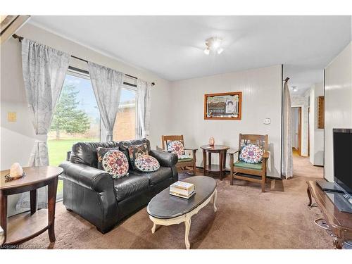 1408 Edgewood Road, Hamilton, ON - Indoor Photo Showing Living Room