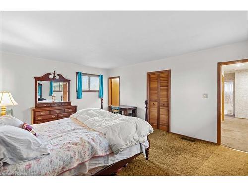 1408 Edgewood Road, Hamilton, ON - Indoor Photo Showing Bedroom