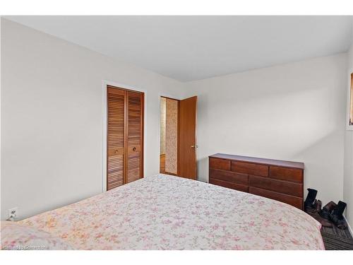 1408 Edgewood Road, Hamilton, ON - Indoor Photo Showing Bedroom