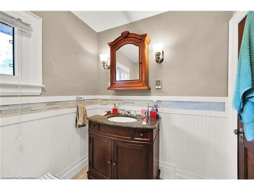 495-497 Mary Street, Woodstock, ON - Indoor Photo Showing Bathroom