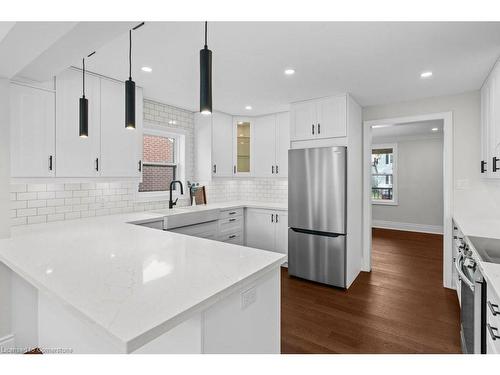 122 Cross Street W, Dunnville, ON - Indoor Photo Showing Kitchen With Upgraded Kitchen