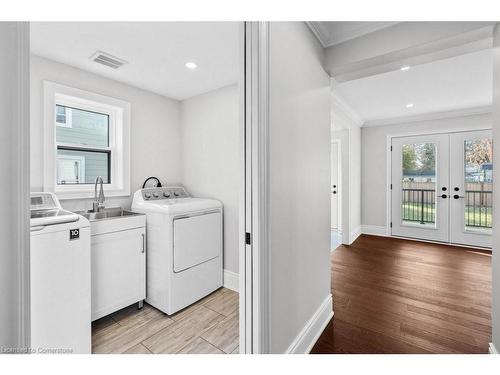 122 Cross Street W, Dunnville, ON - Indoor Photo Showing Laundry Room