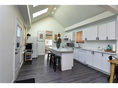 323 Charlton Avenue W, Hamilton, ON - Indoor Photo Showing Kitchen