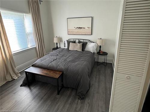 323 Charlton Avenue W, Hamilton, ON - Indoor Photo Showing Bedroom