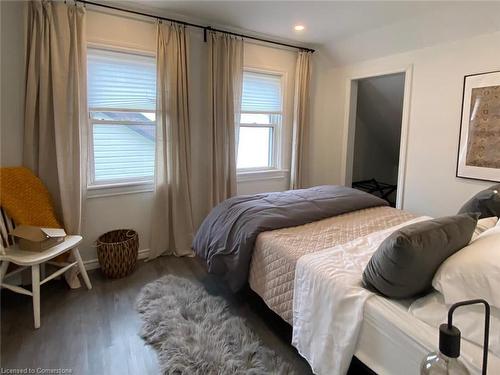 323 Charlton Avenue W, Hamilton, ON - Indoor Photo Showing Bedroom