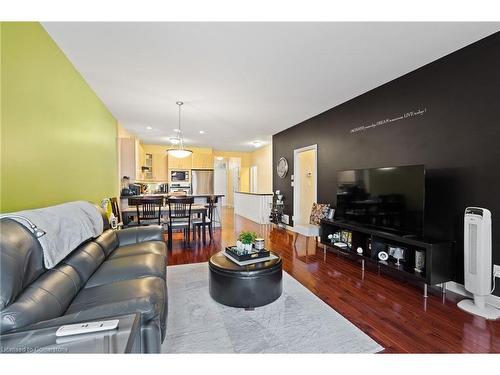 99 Willowlanding Court, Welland, ON - Indoor Photo Showing Living Room