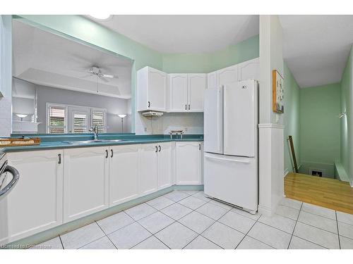 95 Starfish Drive, Mount Hope, ON - Indoor Photo Showing Kitchen