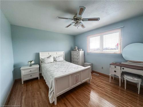 2320 Hendershot Road, Binbrook, ON - Indoor Photo Showing Bedroom