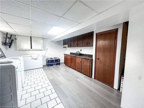 2320 Hendershot Road, Binbrook, ON - Indoor Photo Showing Laundry Room