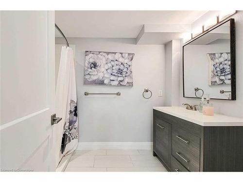 20 Highland Road W, Stoney Creek, ON - Indoor Photo Showing Bathroom