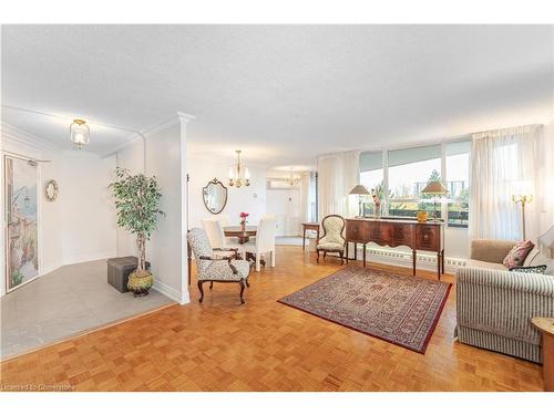 703-335 Mill Road, Etobicoke, ON - Indoor Photo Showing Living Room