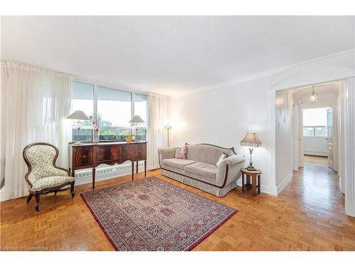 703-335 Mill Road, Etobicoke, ON - Indoor Photo Showing Living Room