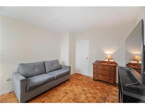 703-335 Mill Road, Etobicoke, ON - Indoor Photo Showing Living Room