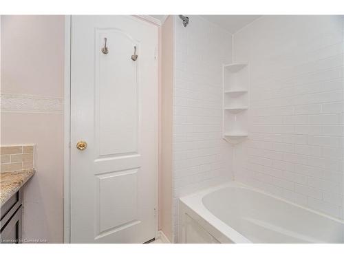 703-335 Mill Road, Etobicoke, ON - Indoor Photo Showing Bathroom