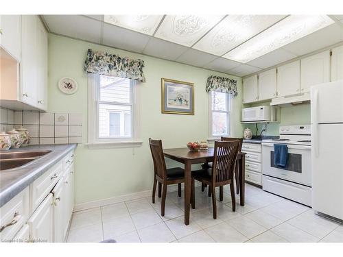 248 Jennings Crescent, Oakville, ON - Indoor Photo Showing Kitchen