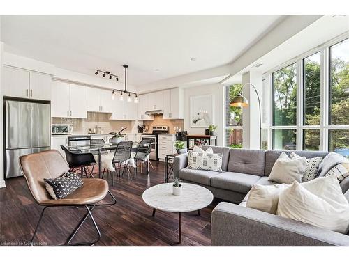 211-320 Plains Road E, Burlington, ON - Indoor Photo Showing Living Room