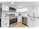 15 Barnesdale Avenue N, Hamilton, ON  - Indoor Photo Showing Kitchen With Upgraded Kitchen 