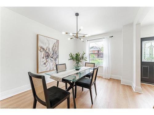 15 Barnesdale Avenue N, Hamilton, ON - Indoor Photo Showing Dining Room