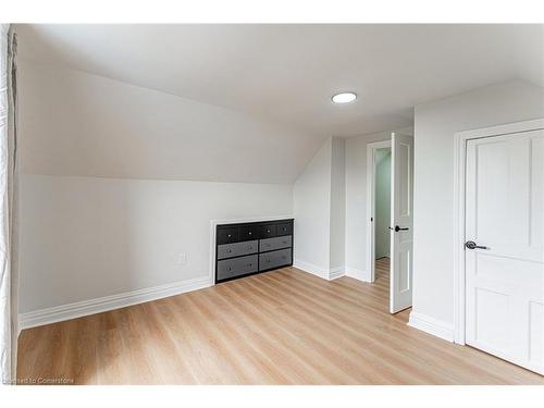 15 Barnesdale Avenue N, Hamilton, ON - Indoor Photo Showing Dining Room