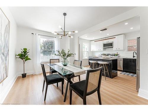 15 Barnesdale Avenue N, Hamilton, ON - Indoor Photo Showing Dining Room