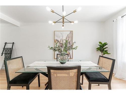 15 Barnesdale Avenue N, Hamilton, ON - Indoor Photo Showing Dining Room