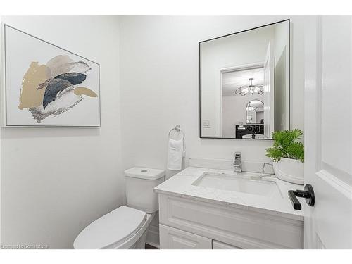 15 Barnesdale Avenue N, Hamilton, ON - Indoor Photo Showing Bathroom