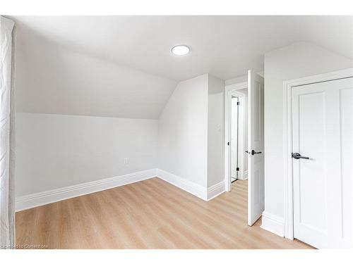 15 Barnesdale Avenue N, Hamilton, ON - Indoor Photo Showing Other Room