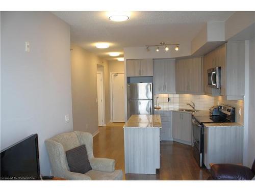 304-560 North Service Road, Grimsby, ON - Indoor Photo Showing Kitchen