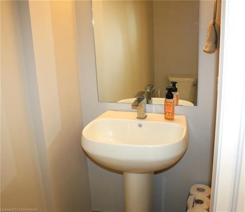 304-560 North Service Road, Grimsby, ON - Indoor Photo Showing Bathroom