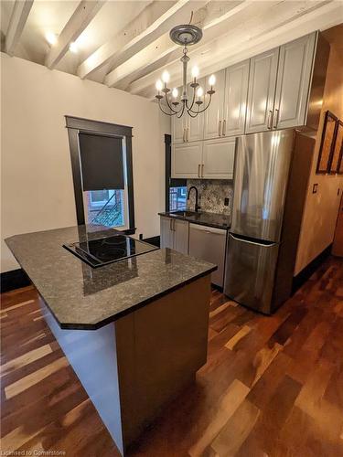 2-158 Hunter Street E, Hamilton, ON - Indoor Photo Showing Kitchen