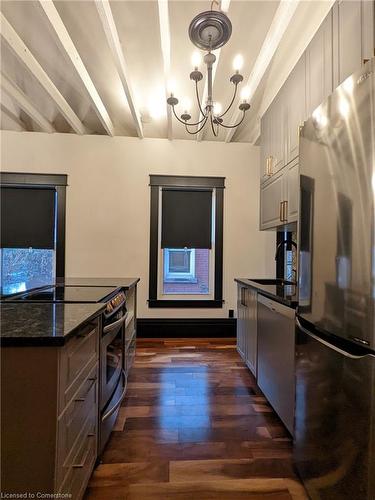 2-158 Hunter Street E, Hamilton, ON - Indoor Photo Showing Kitchen