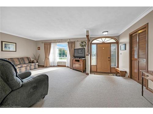 4949 Rainham Road, Selkirk, ON - Indoor Photo Showing Living Room