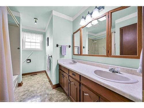 4949 Rainham Road, Selkirk, ON - Indoor Photo Showing Bathroom