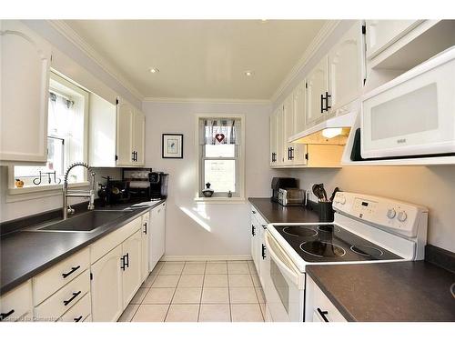 590 Queensdale Avenue E, Hamilton, ON - Indoor Photo Showing Kitchen