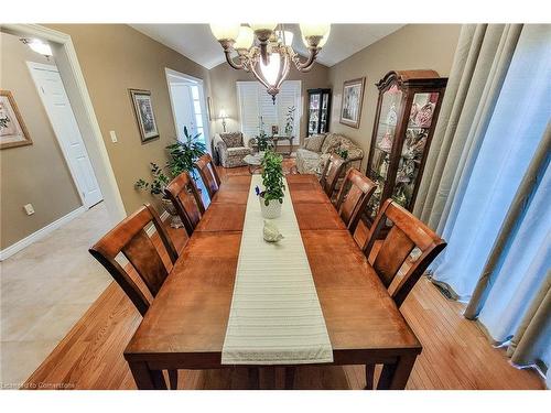 2 Hampshire Place, Stoney Creek, ON - Indoor Photo Showing Dining Room