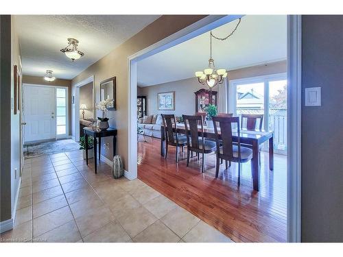 2 Hampshire Place, Stoney Creek, ON - Indoor Photo Showing Dining Room