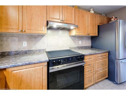 2 Hampshire Place, Stoney Creek, ON - Indoor Photo Showing Kitchen