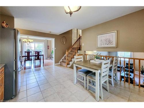 2 Hampshire Place, Stoney Creek, ON - Indoor Photo Showing Dining Room